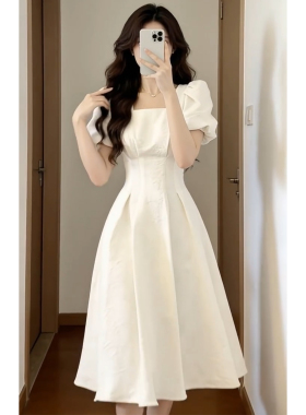甜美初恋白色泡泡袖连衣裙女2026新款夏季方领收腰显瘦小个子