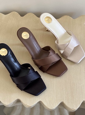 StarKeLa2026夏新款绸缎方头露趾时尚花朵细高跟凉拖女交叉带拖鞋