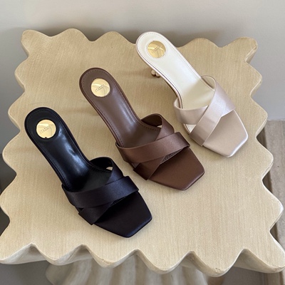 StarKeLa2026夏新款绸缎方头露趾时尚花朵细高跟凉拖女交叉带拖鞋