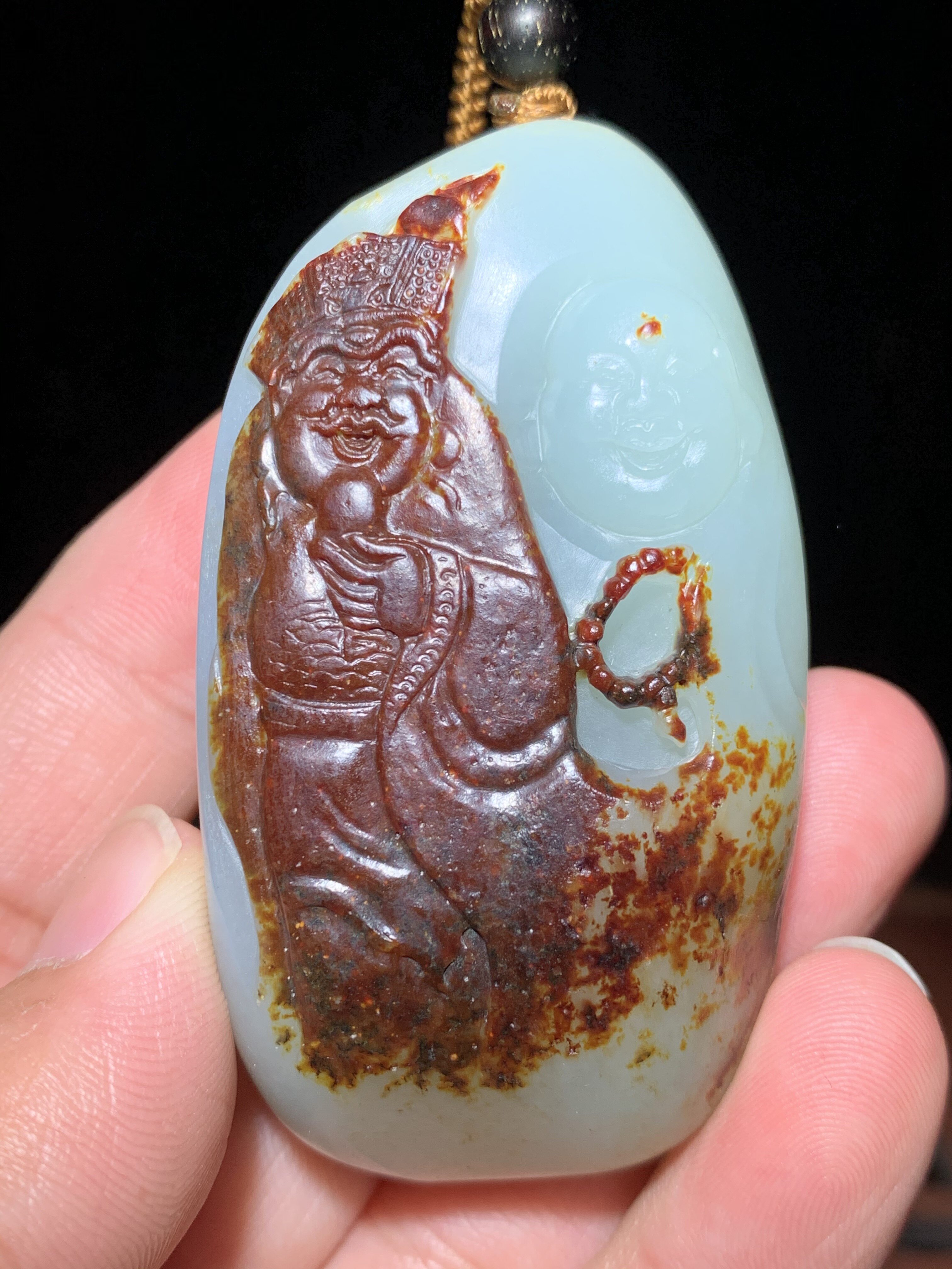 新疆和田玉籽料 天然独籽枣红皮俏色巧雕 财富一生 财神佛 手把件