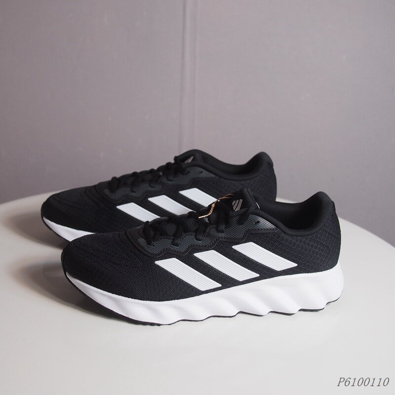 经典黑白三条纹男子跑步鞋