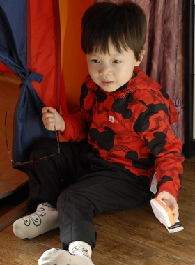 阿迪达斯迪斯尼米老鼠联名小童针织棉涤线圈透气春秋套装 GM6936