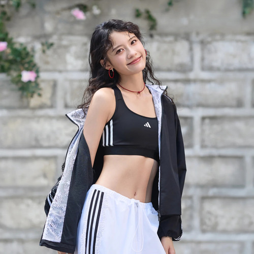 adidas阿迪达斯外套女秋梭织蕾丝花边三条纹舞动系列夹克LD8218