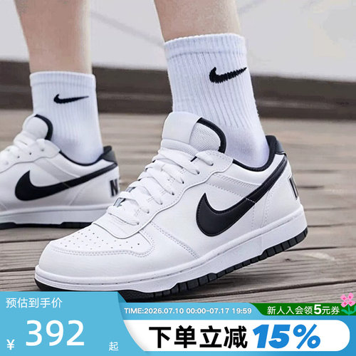运动鞋经久耐穿，呈现利落外观