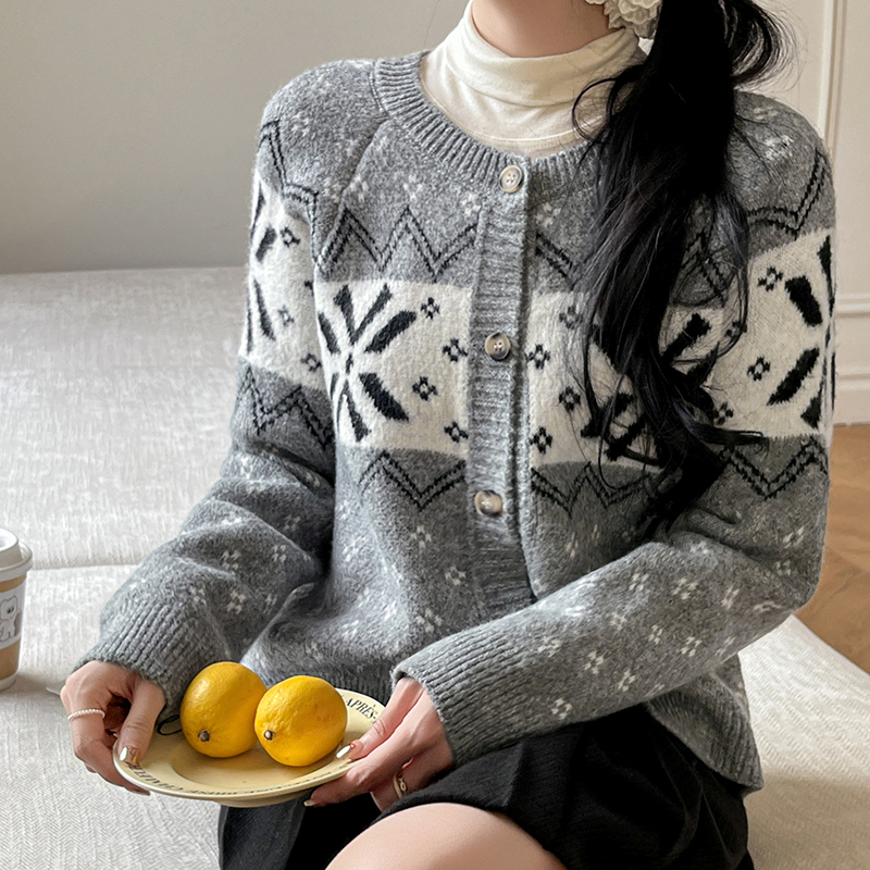 有货小香风雪花提花撞色针织衫女打底开衫秋冬高级感毛衣外套上衣