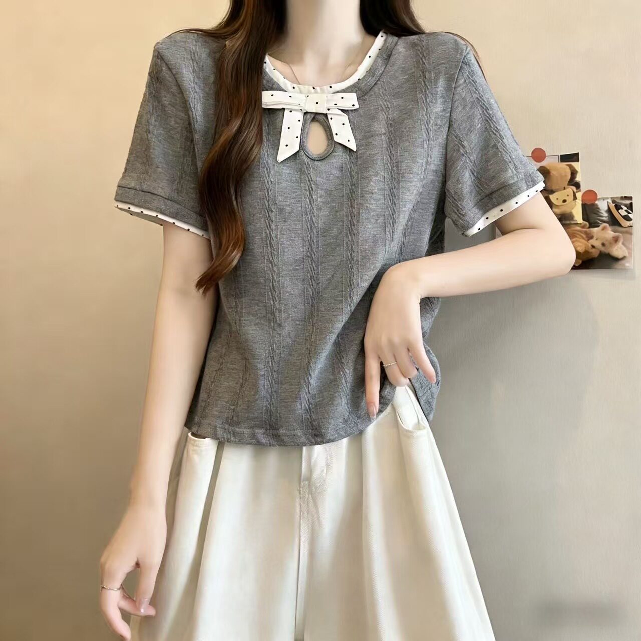 实拍 大码女装2026春夏新款设计感法式蝴蝶结低圆领正肩缴花上衣