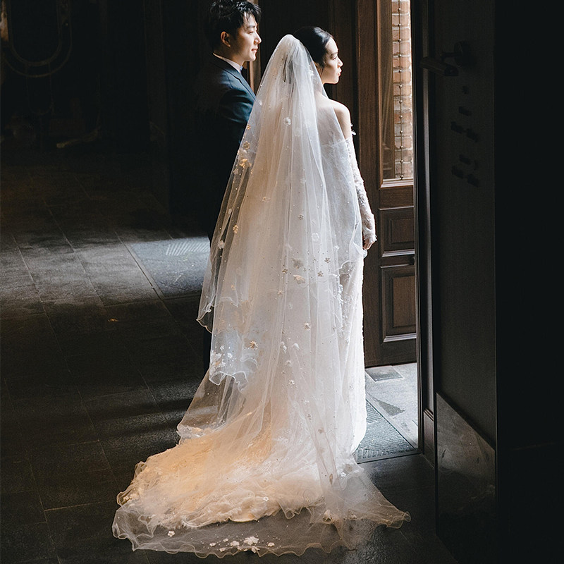 森系甜美花朵头纱新娘主婚纱绝美高级感卷边珍珠婚礼头饰拍照道具