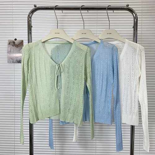 搭配早秋季长袖防晒小吊带背心