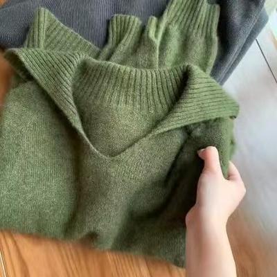 墨绿色绵羊毛翻领毛衣女秋冬