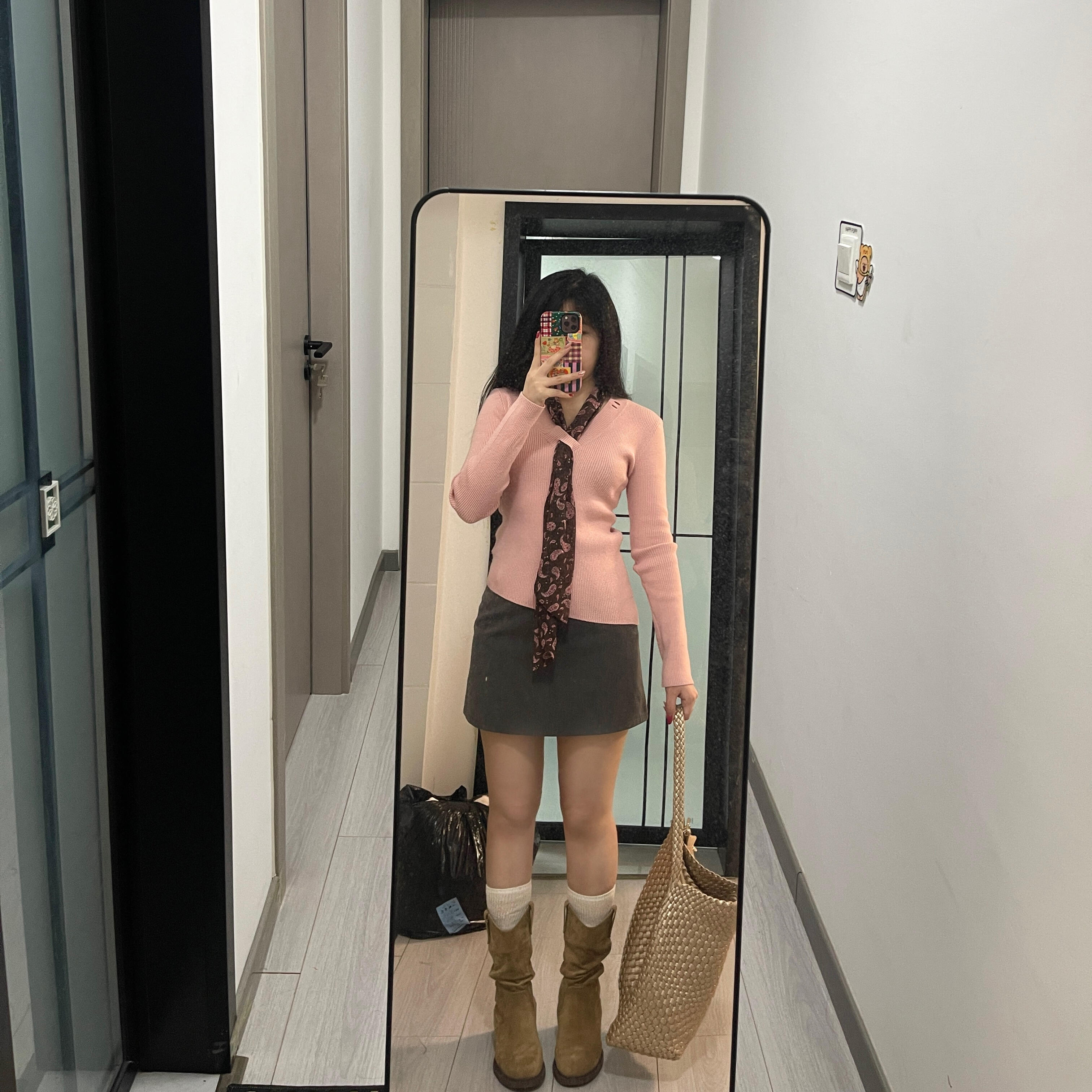 粉色丝巾v领针织打底衫女冬季