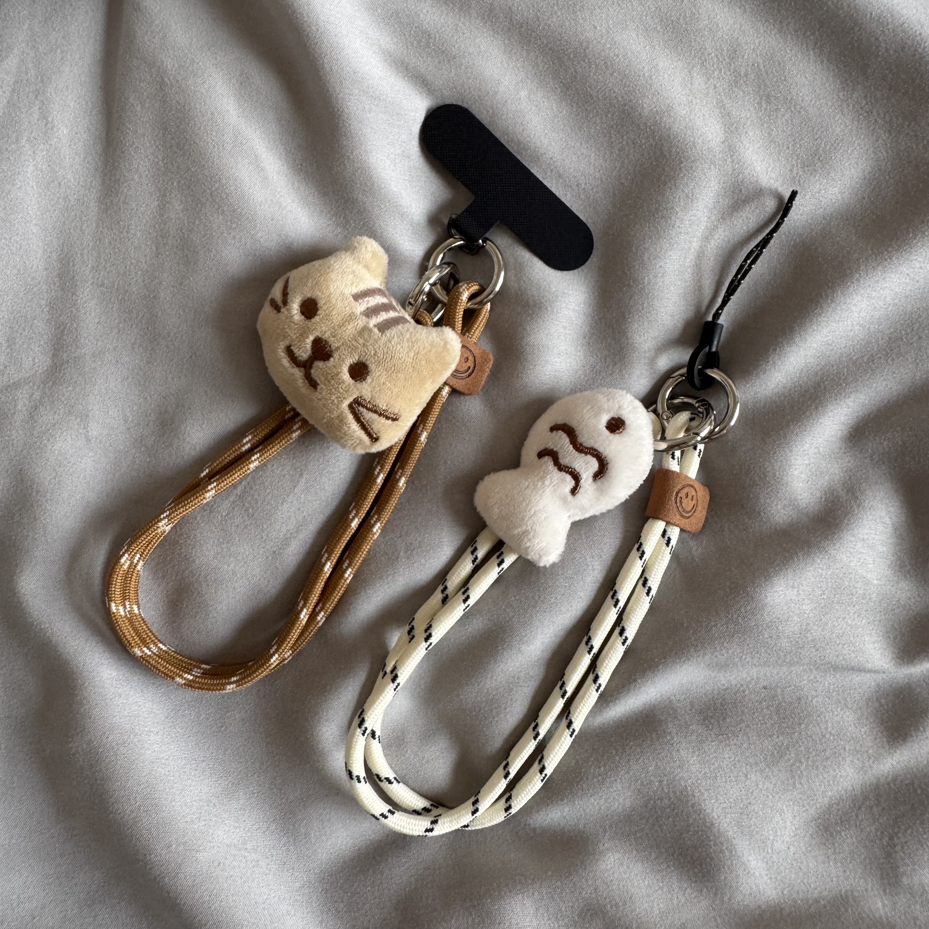 秋冬毛绒可爱猫咪小鱼手机壳夹片挂绳双钩水杯相机ccd钥匙u盘挂饰