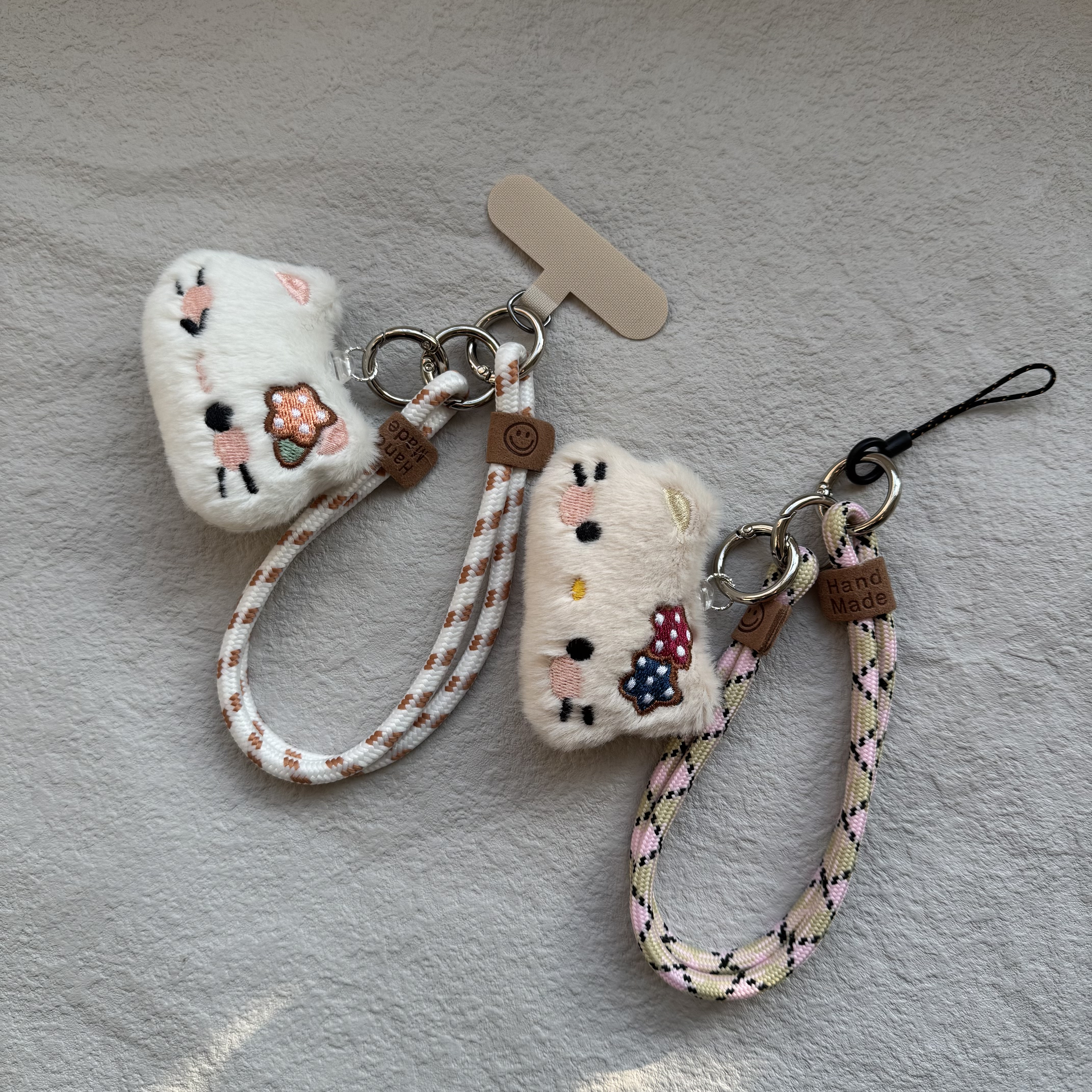 淡色风可爱毛绒猫咪手机壳垫片手腕绳挂件钥匙相机包ccd水杯挂饰