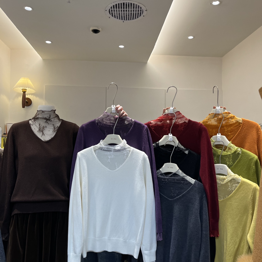 法式复古蕾丝拼接修身长袖针织衫875