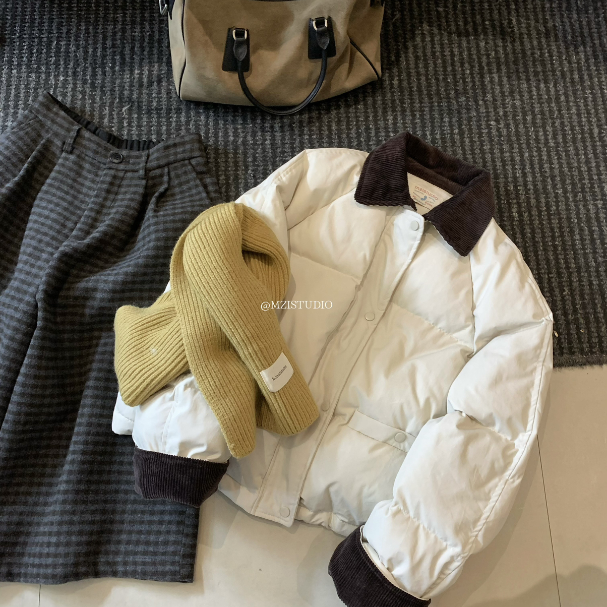 拼接暖呼呼口袋抽绳排骨羽绒服B1001