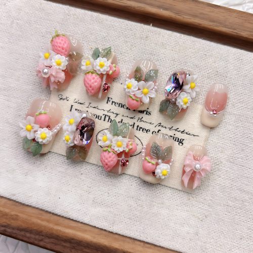 粉色草莓纯手工穿戴甲高级感甜酷富家千金2025新年短梯方款中杏仁