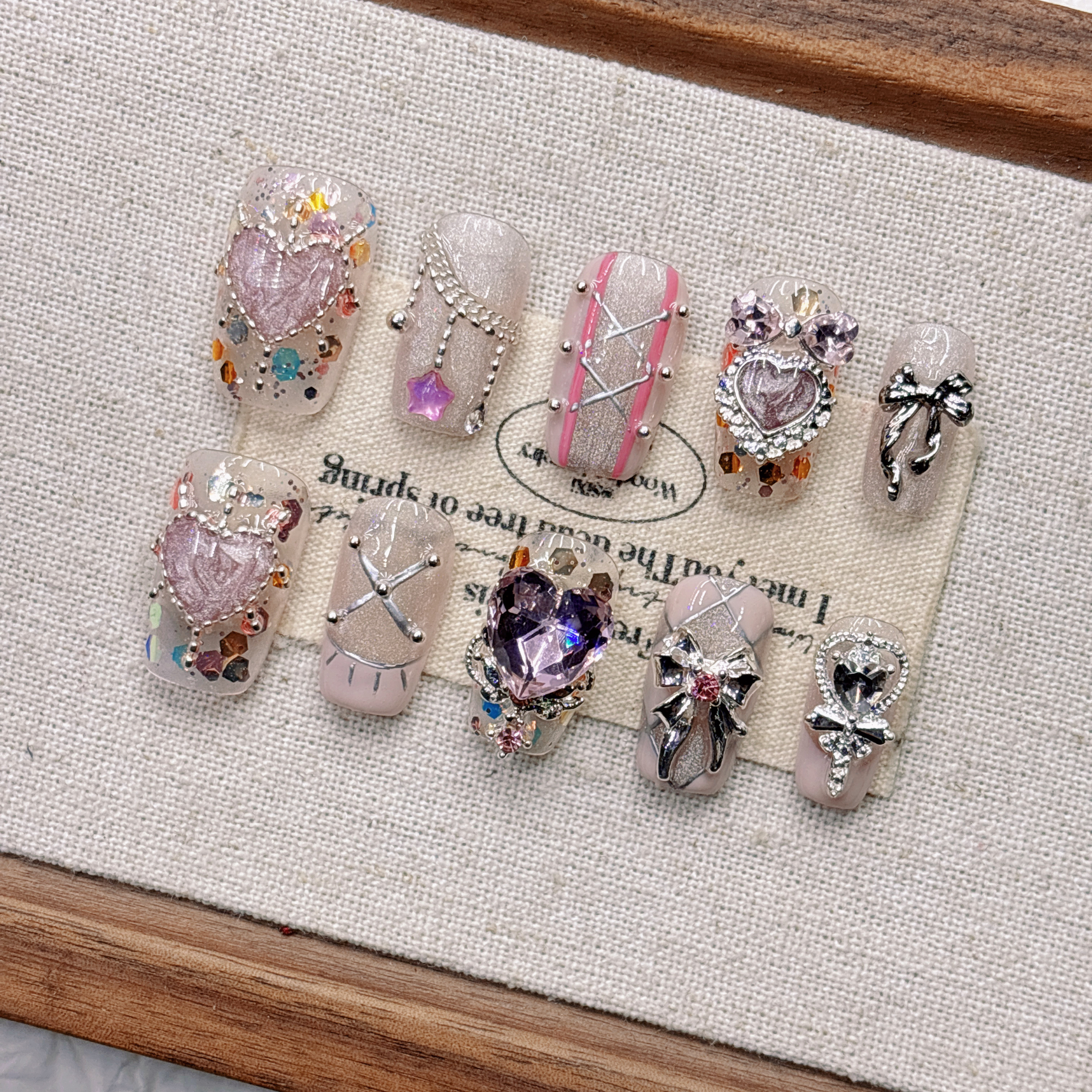 纯手工穿戴甲粉色美少女战士秋冬新品2026新年美甲高级感显白短款,彩妆/香水/美妆工具,穿戴甲/甲片,淘宝优惠券,粉丝福利购,淘宝优惠卷