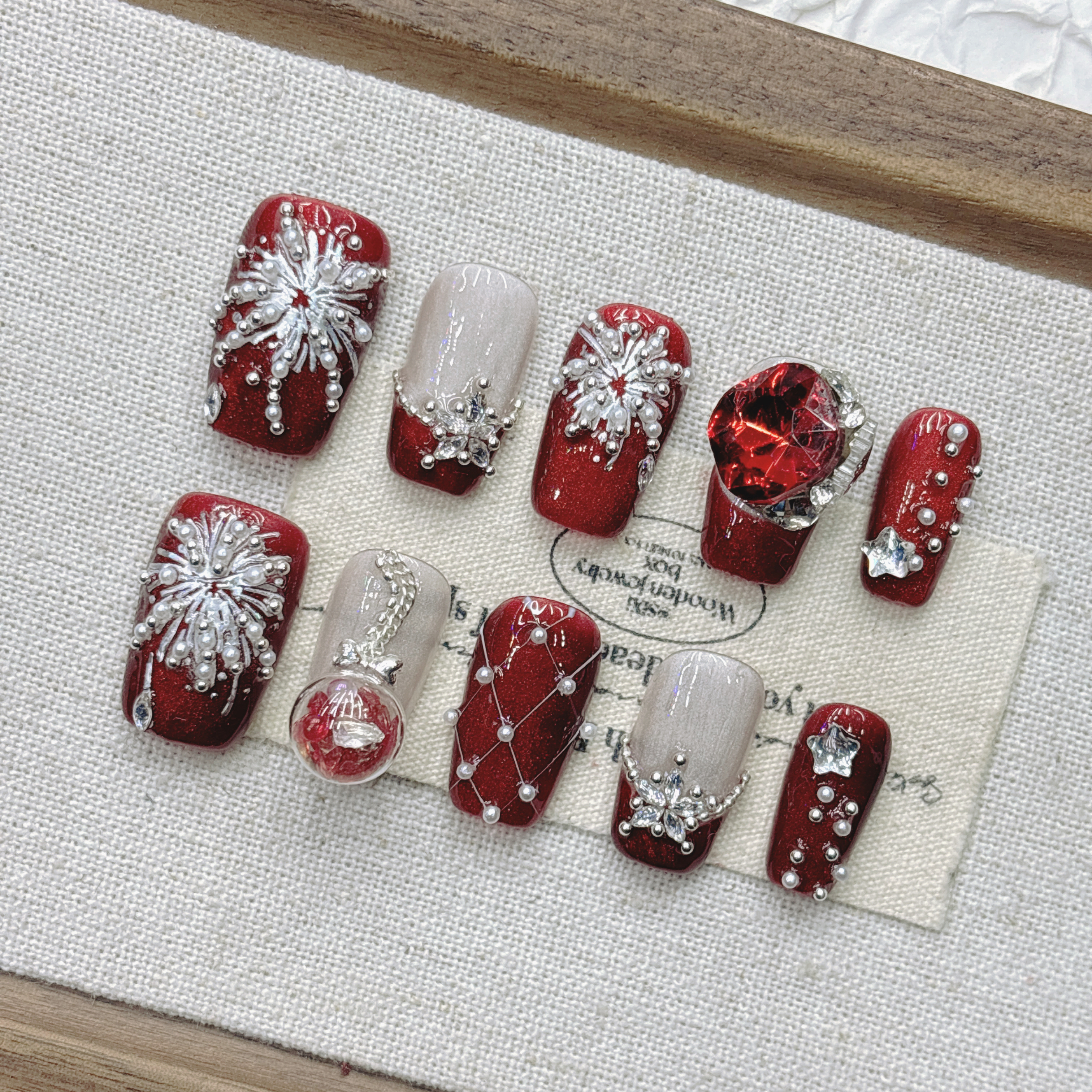 红色烟花新年战甲猫眼高端千金富贵纯手工穿戴甲显白秋冬2026短款