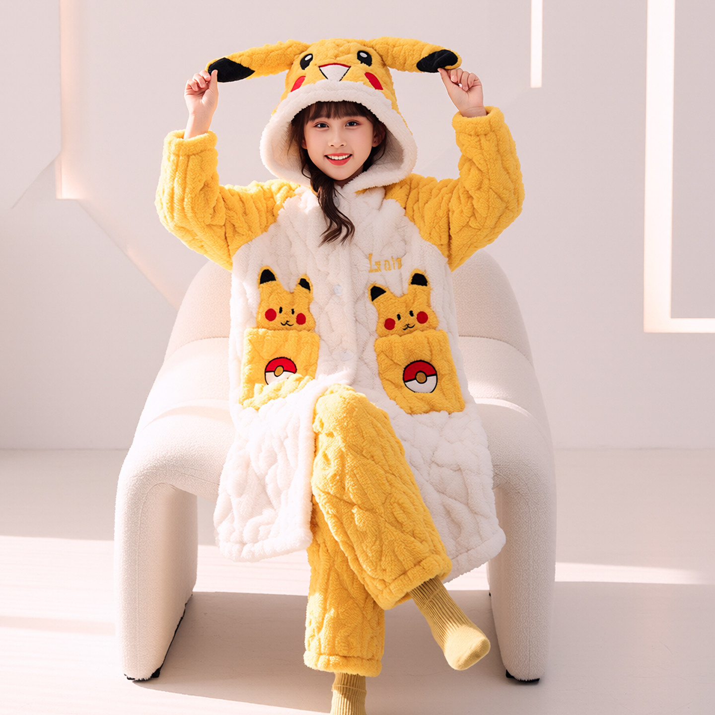 儿童睡袍女孩卡通比卡丘三层夹棉冬天高端法兰绒加绒加厚款家居服