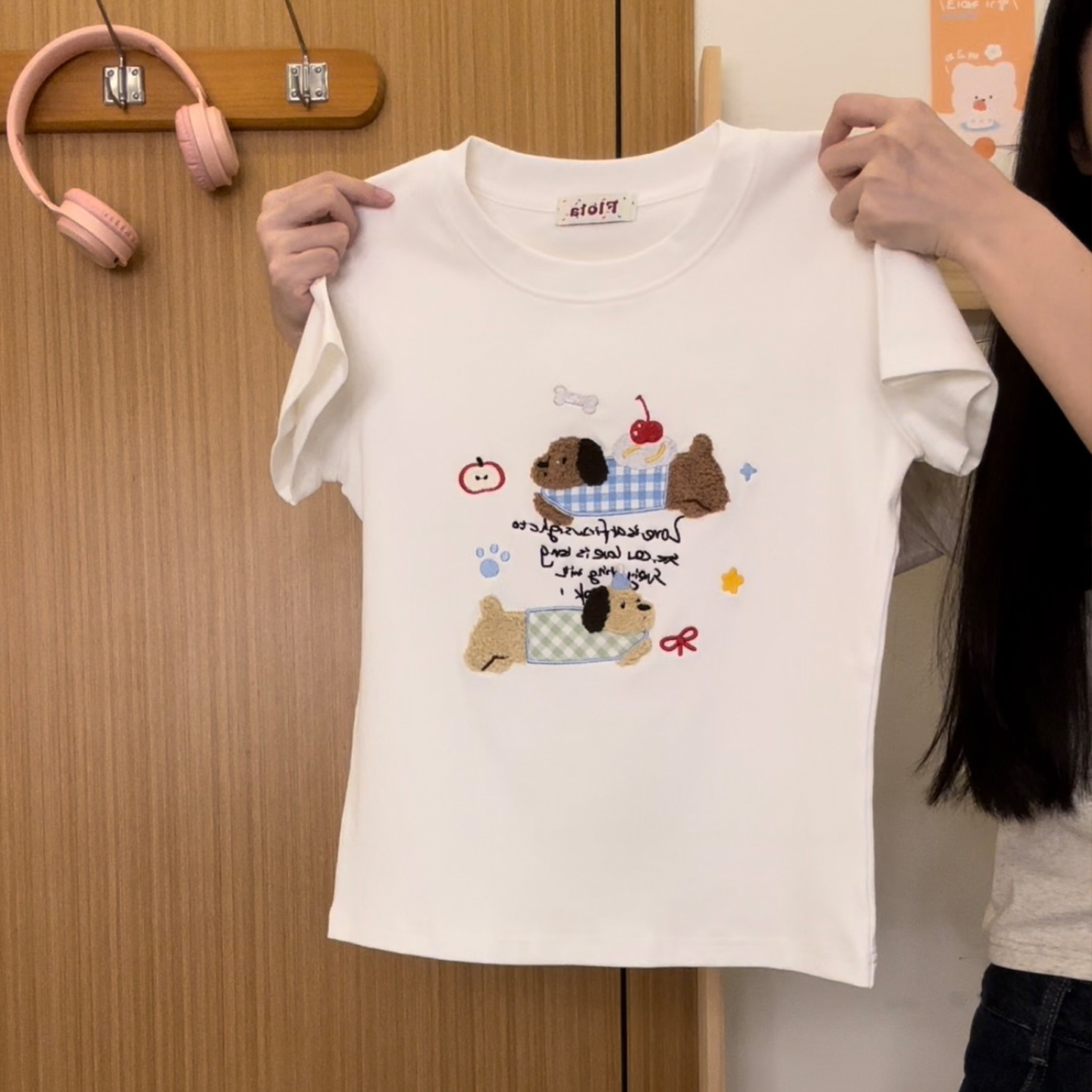 植绒格纹小狗白色正肩短袖T恤女