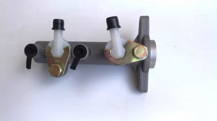 中意佳宝1018 老面包车刹车总泵 老年代步车通用