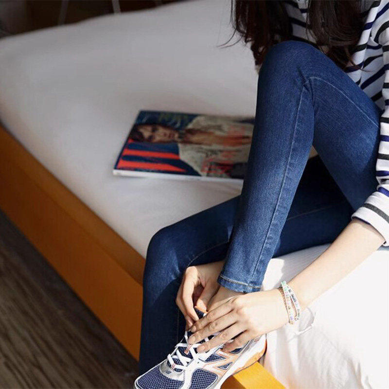 深蓝色小脚牛仔裤女春秋2025年新款秋冬加绒高腰紧身气质八九分裤