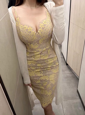 林悠纯欲性感黄色蕾丝吊带裙夏2023女人味气质修身显瘦V领连衣裙