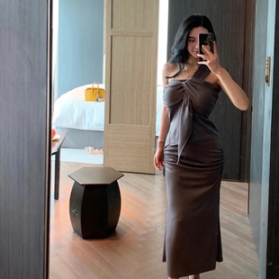 孙智惠韩国定制“气质欧尼”精致感温柔斜领通勤无袖单肩上衣