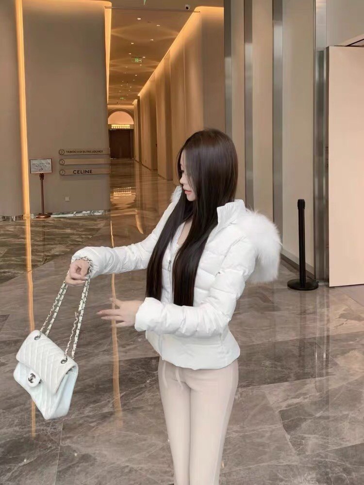green大姐姐【G显瘦少女羽绒服】短款95鸭绒连帽狐狸毛领修身外套