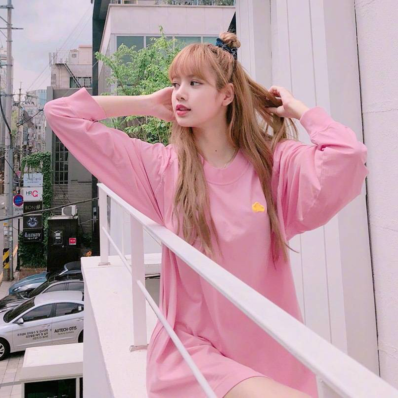lisaº«¹úblack pinkͬ¿î·ÛÉ«¿íËɳ¬´óº«·¶ÏÂÉíÏÂÒÂʧ×Ù³¤ÐäTÐô