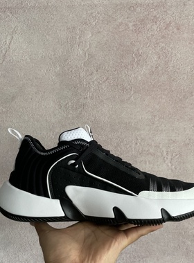 阿迪达斯TRAE UNLIMITED 特雷杨低帮透气减震耐磨篮球鞋 HQ1020