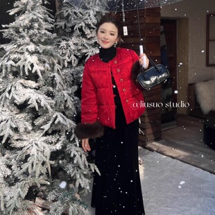 2025冬季新中式圆领小金扣90白鸭绒可脱卸狐狸毛短款提花羽绒服女