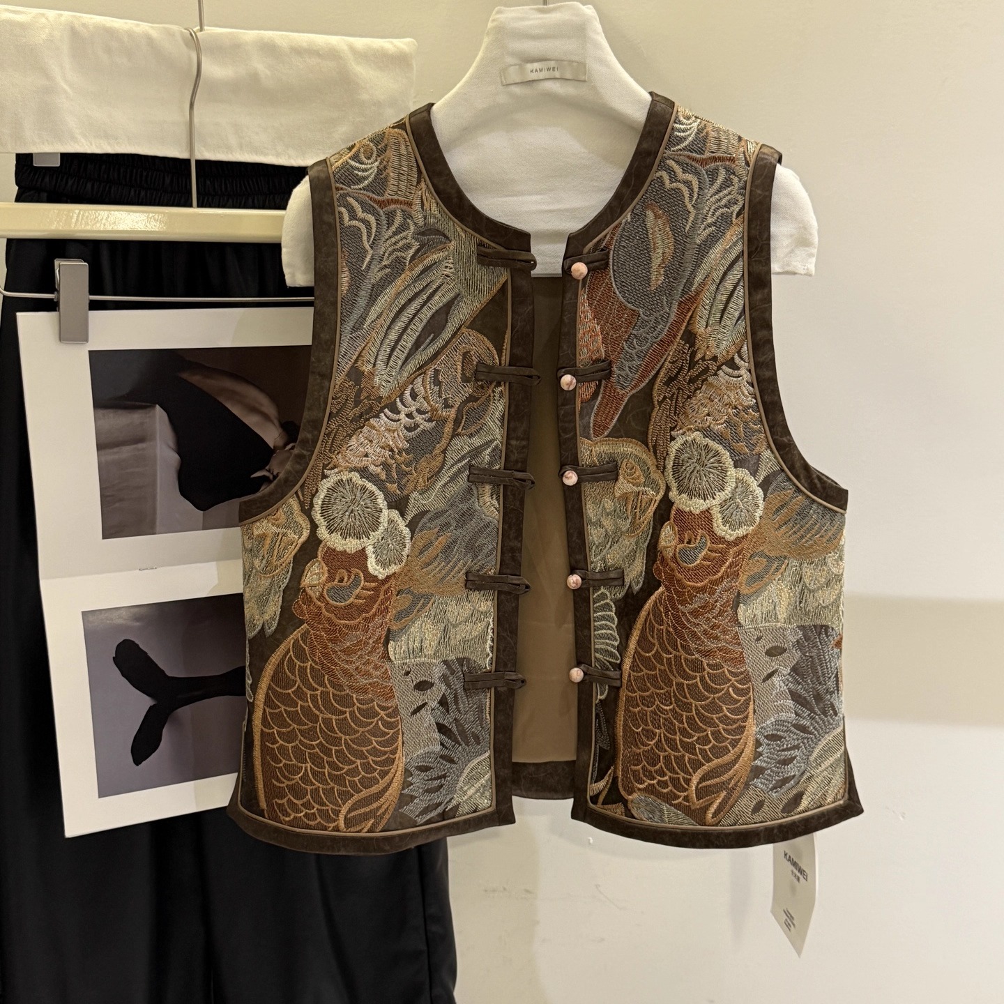 新中式万针刺绣复古国风盘扣马甲