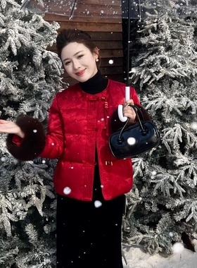 九索新中式红色圆领绣球流苏国风羽绒服女小个子狐狸毛外套25856