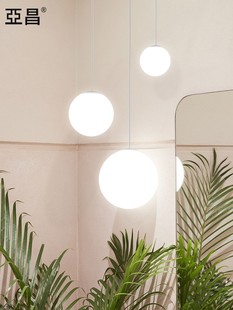 店泡灯 服装 时尚 简约北欧单头玻璃吊灯白色圆球形餐厅楼梯创意个性