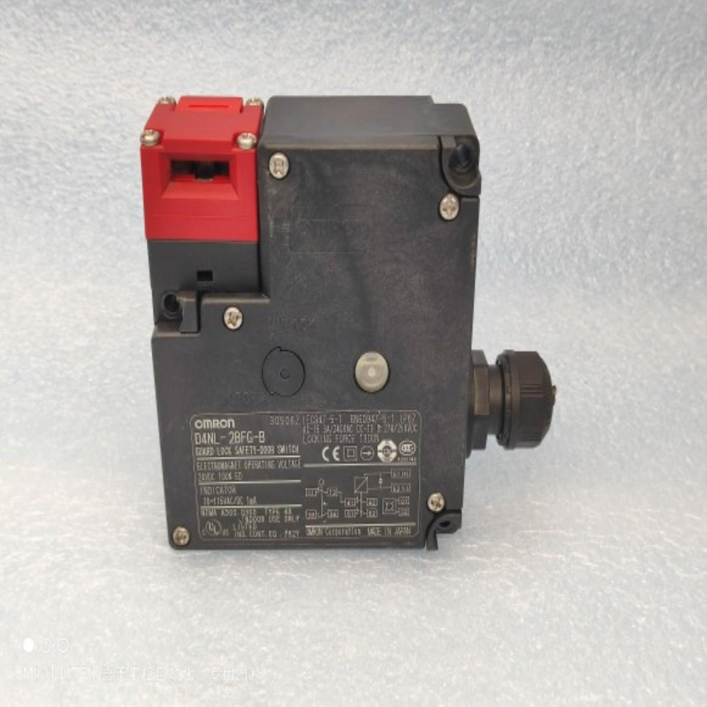 OMRON欧姆龙 电磁安全门开关 D4NL-2BFG-B 日本原装二手拆机现货