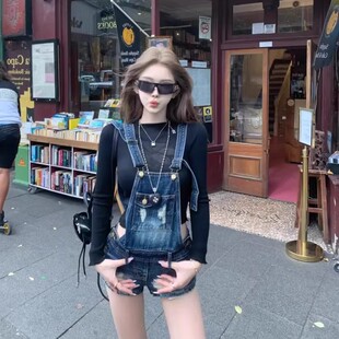 热裤 设计感甜酷系辣妹2026春夏气质破洞高腰显瘦牛仔背带短裤 女款