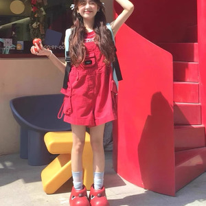 奶fufu多巴胺复古红色背带裤女小个子学生减龄显瘦牛仔背带短裤