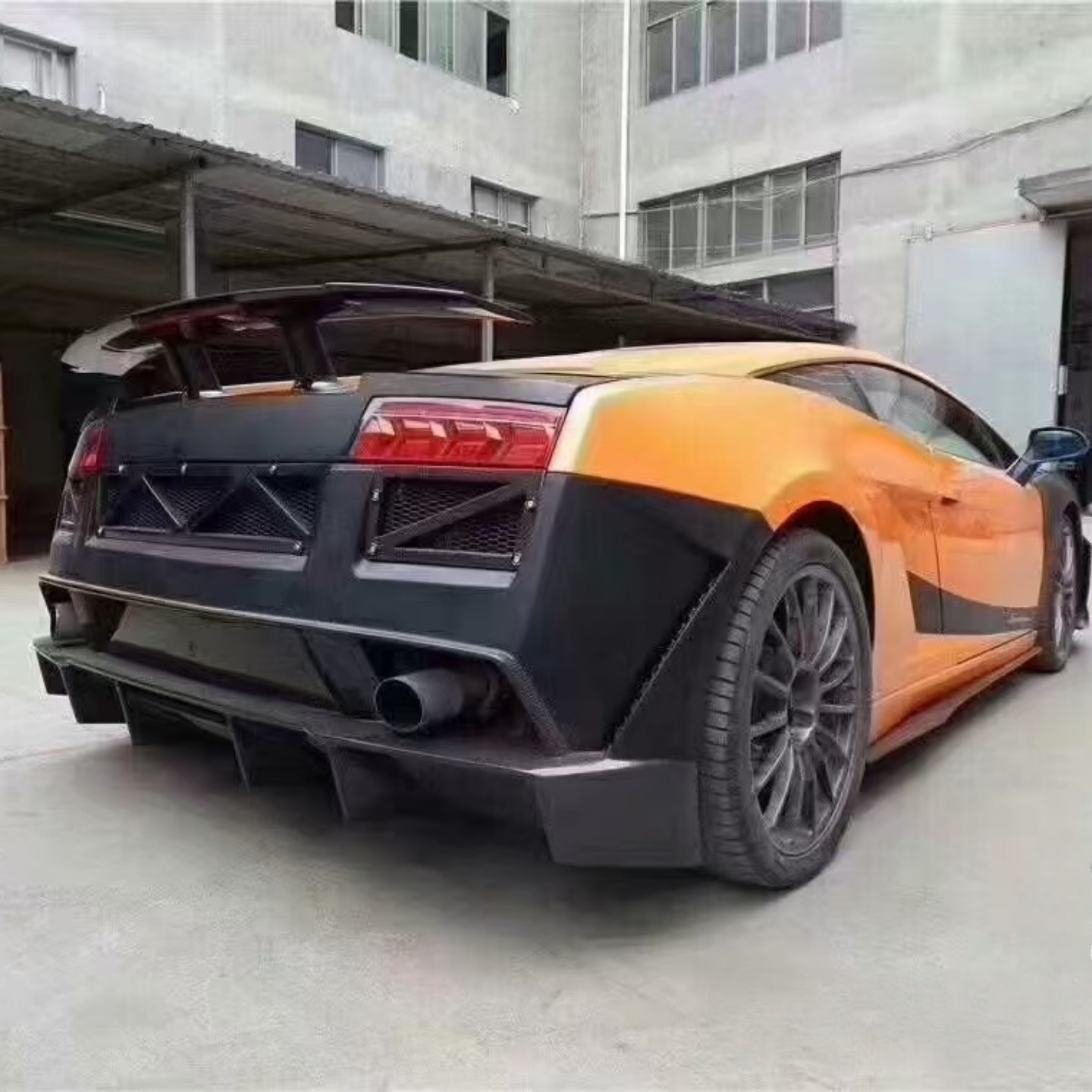 兰博基尼小牛LP550560改装尾翼