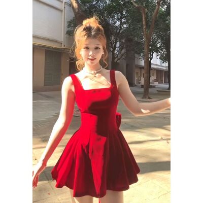 千金公主红色蓬蓬裙设计感露背蝴蝶结收腰吊带裙子气质连衣裙女装