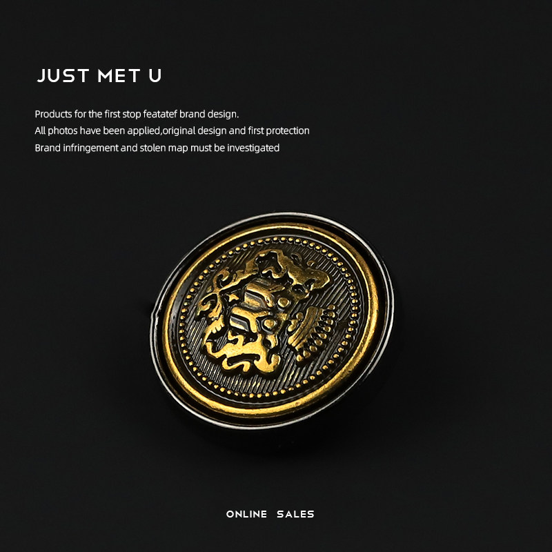 复古圆形金属纽扣西装