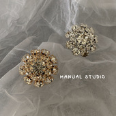 名媛风小香皮草装 MANUAL STUDIO 饰钮扣裘皮貂皮毛衣银色金色钻扣