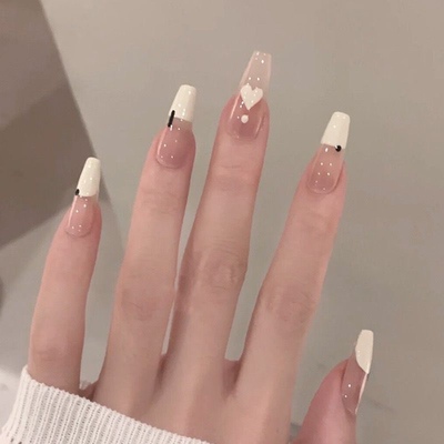 涂鸦爱心穿戴甲中梯形指甲贴片极简美甲片奶白假指甲美甲贴片成品