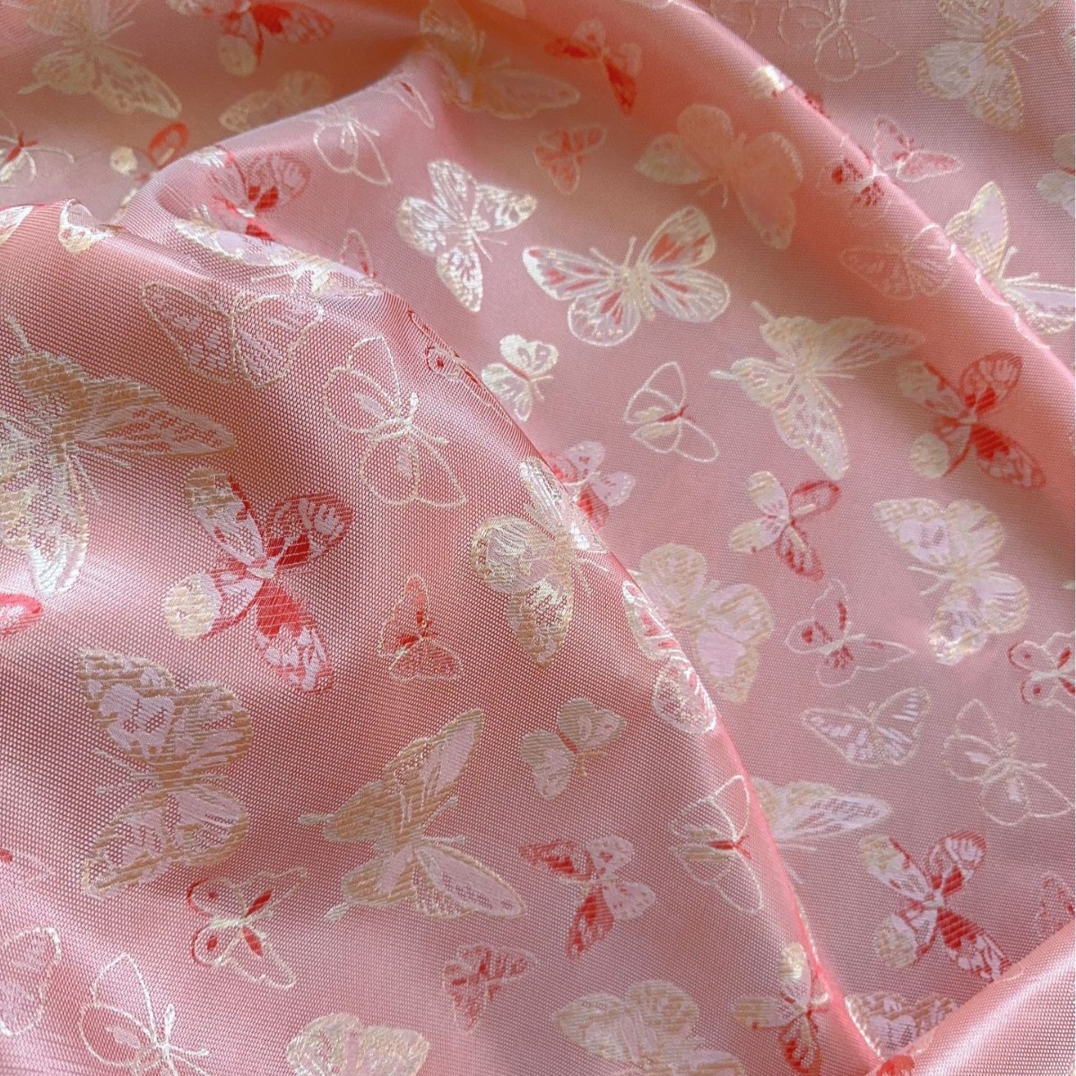 异色罗浮雕粉蝴蝶提花面料 夏款服装面料国风连衣裙旗袍女装童装