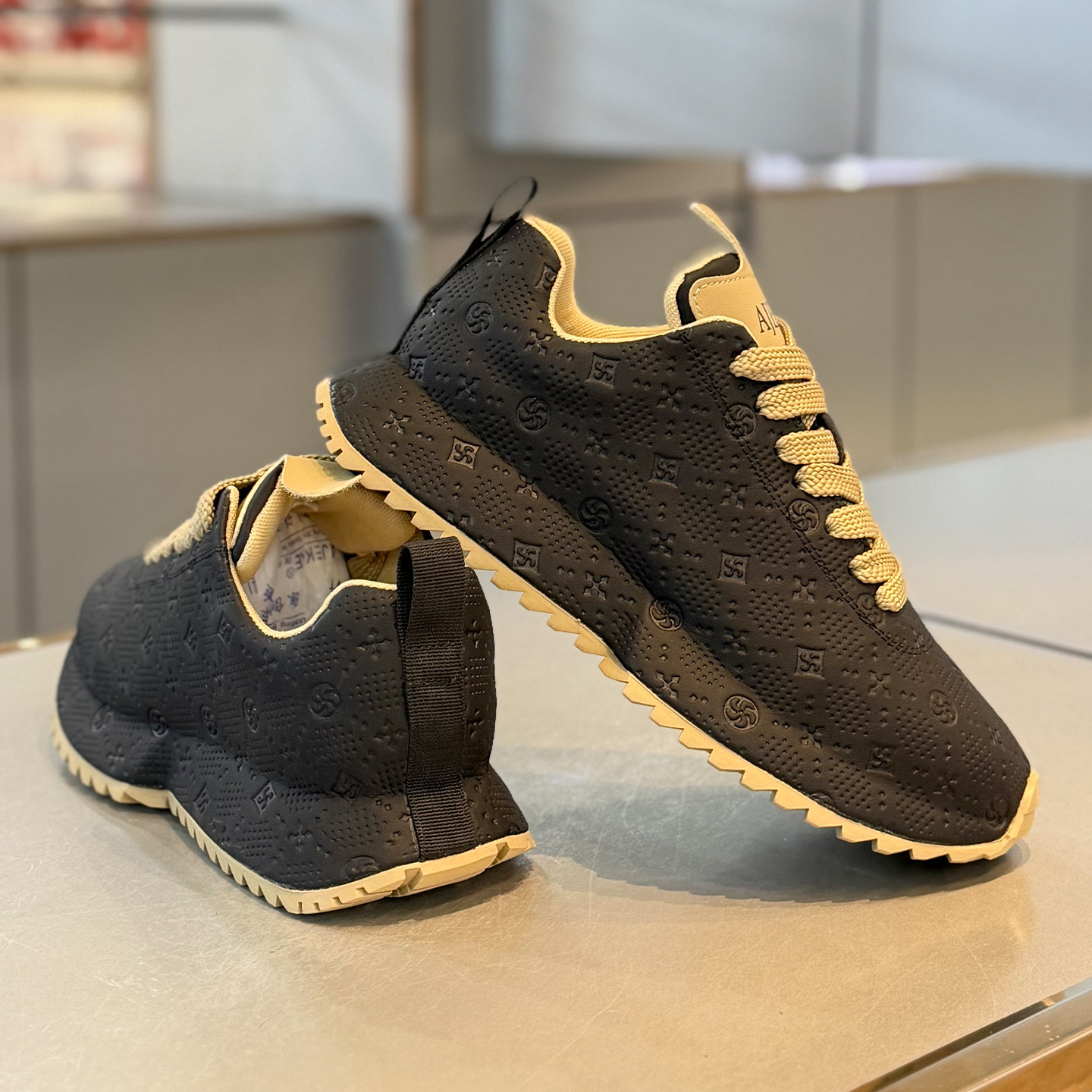 欧洲站男鞋冬季防滑百搭潮牌黑色老爹鞋男士运动厚底增高休闲板鞋