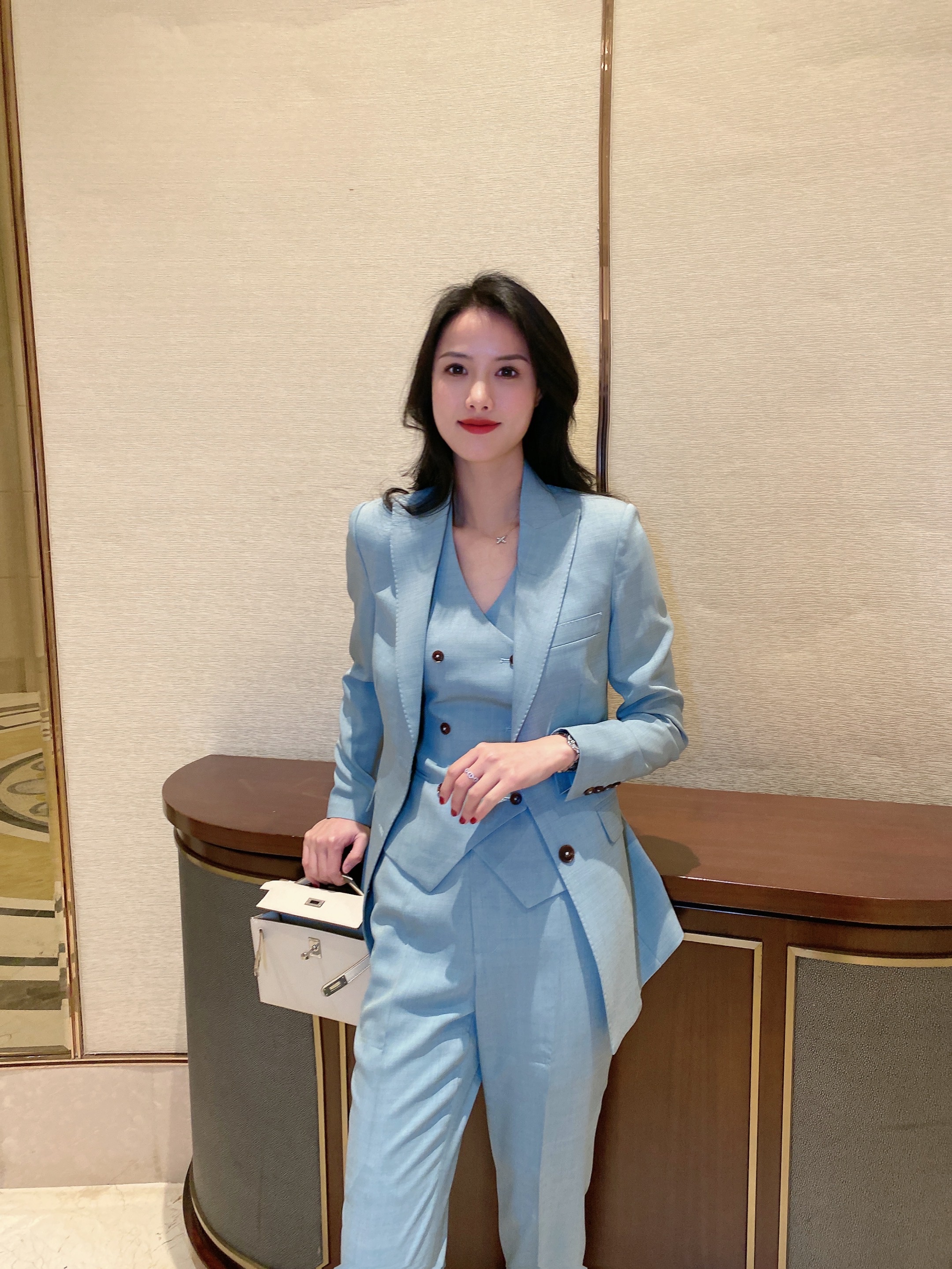 新款青瓷蓝三件套单排扣修身西装套装女职业主持气质款