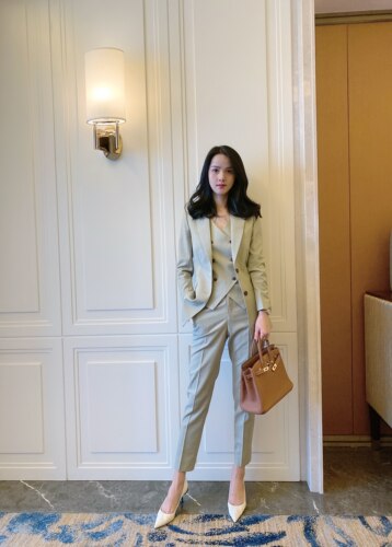 杏色单排扣三件套修身西装