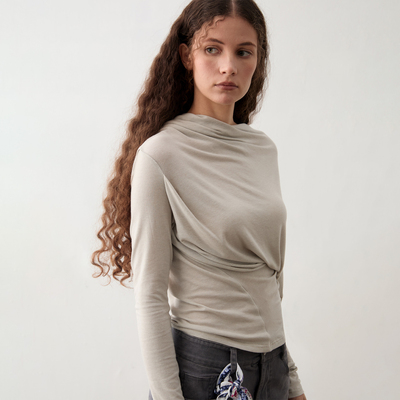 宽松显瘦长袖V领套头针织衫