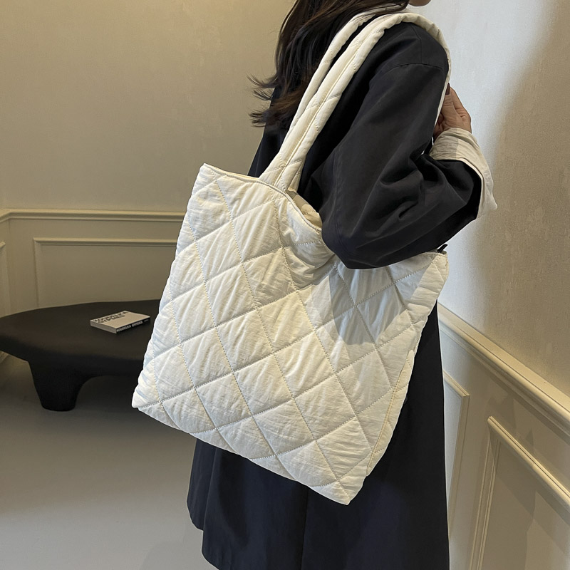 秋冬通勤大容量托特包学生上课单肩包韩版棉服斜挎包软糯手提布包