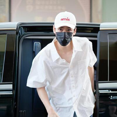龚俊明星同款男士短袖衬衣条纹肌理感简约休闲宽松短袖衫男生通勤