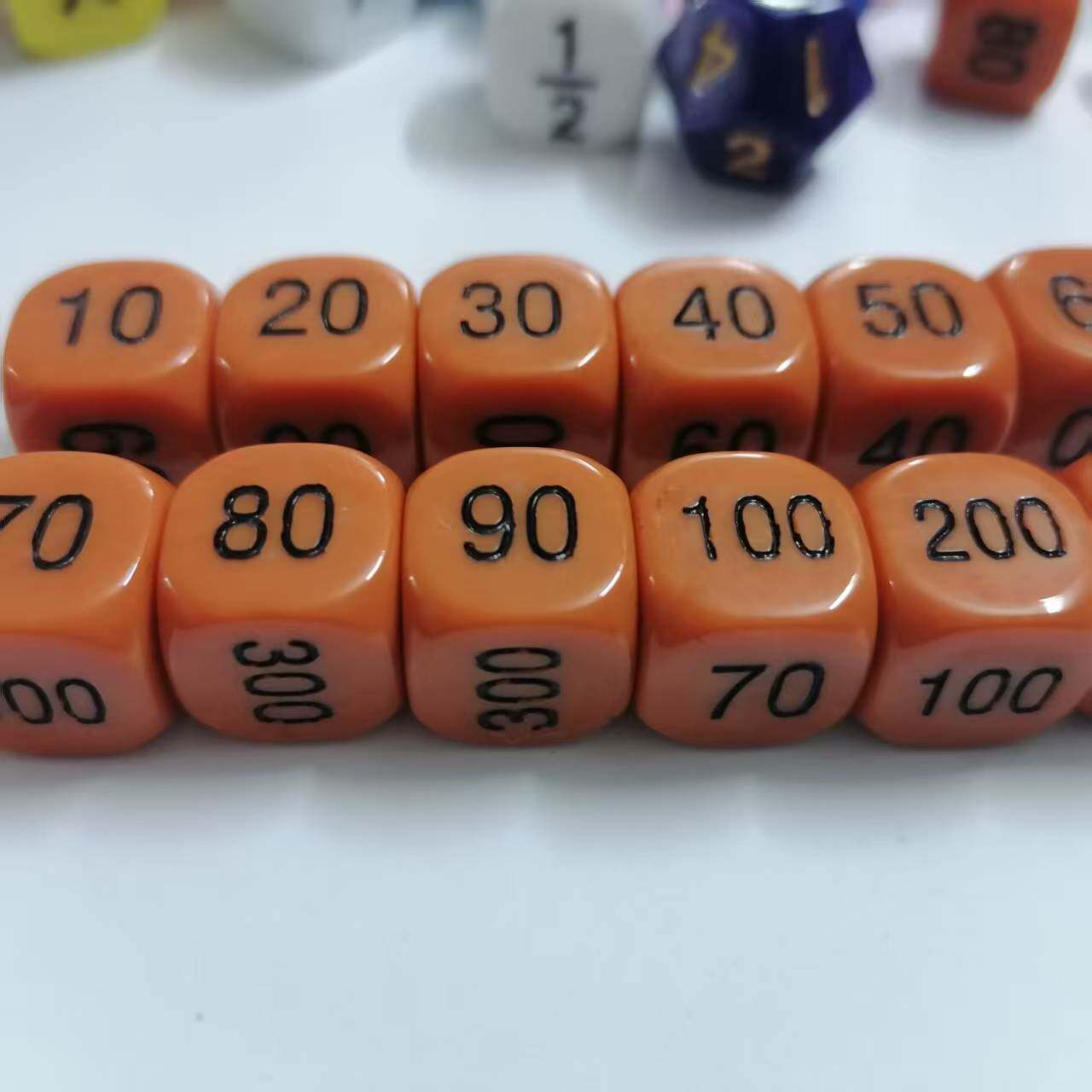 14号骰子粒倍数2 64 十位数10 -90 300圆角雕刻桌游配件米白色桔
